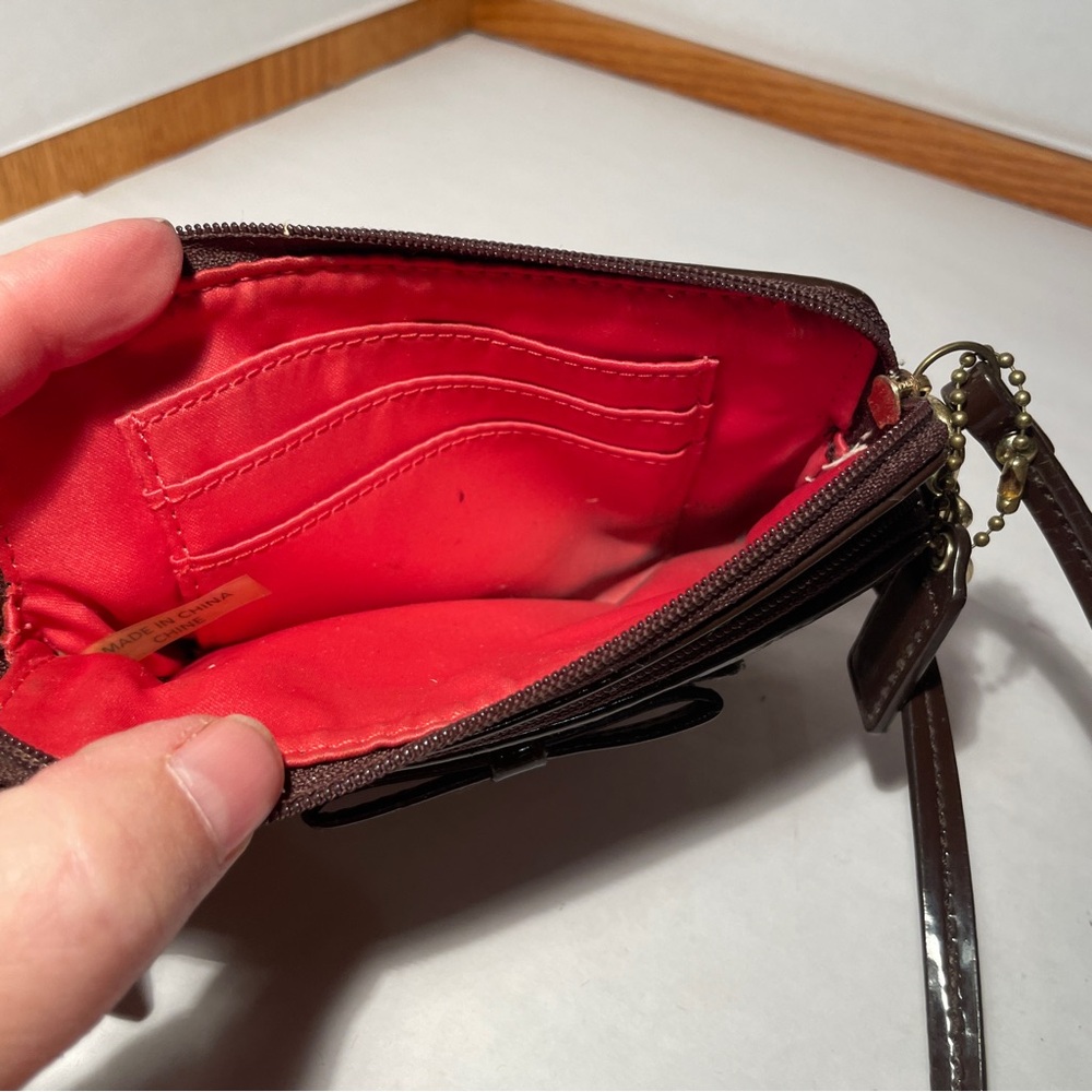 Coach Wristlet Brown Signature Pattern w Brown Patent Leather Trim Orange Inside - Picture 6 of 10